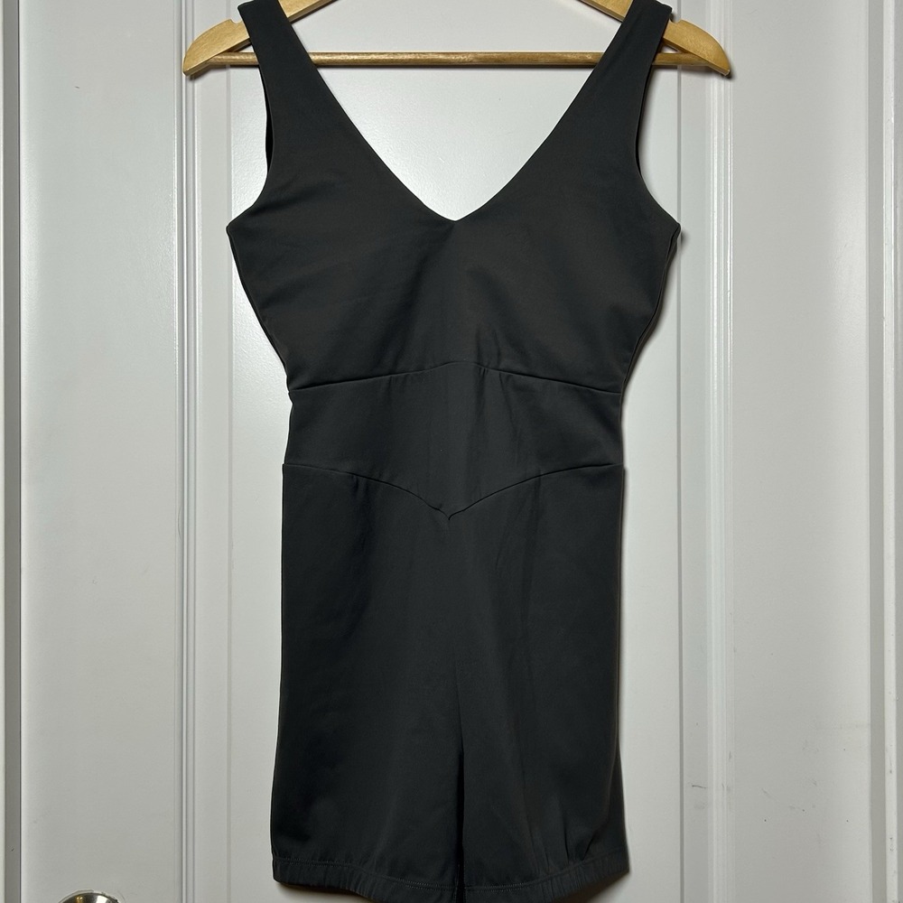 Varley Nylon Blackened Pearl Let's Go Juni All-In-One 4 Yoga V-Neck Romper